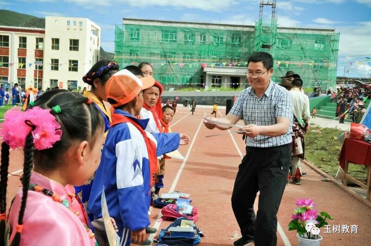 囊谦县小学迈向新时代的步伐与成就最新报道